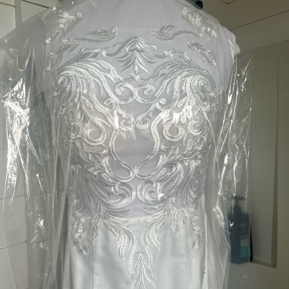 Wedding Dress Size 2 Ivory Lace Form Fitting Dress brides dress bridal bride - Picture 8 of 13